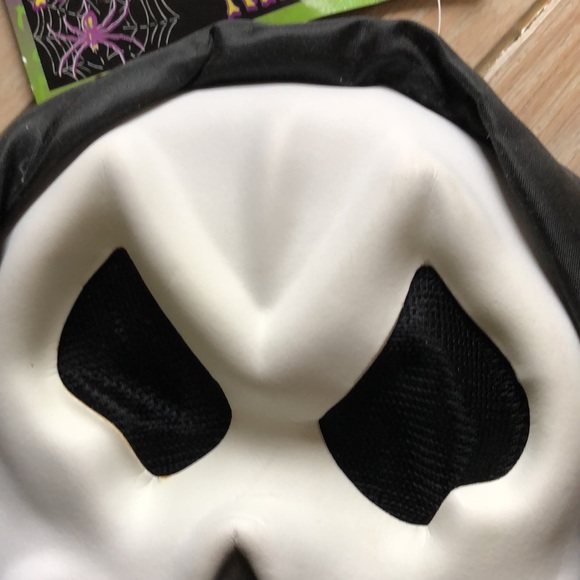 NWT SCREAM hooded halloween mask - Picture 2 of 6